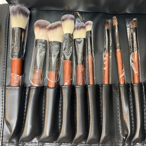 Profesional High Quality 26 Pcs Make Up Brush Set - Picture 13 of 13